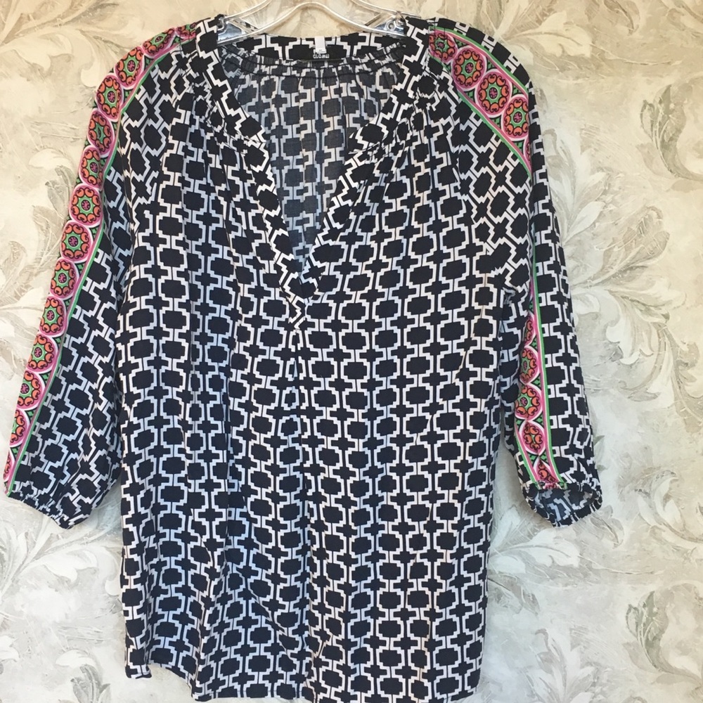 Black & White Geo Print Tunic Style Top